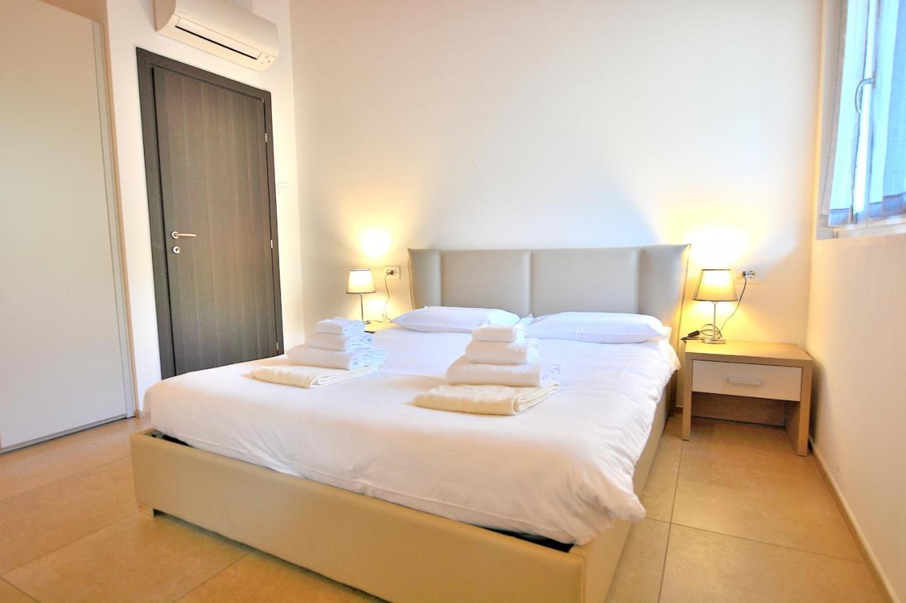 South Apartment With Pool Torri Del Benaco Esterno foto