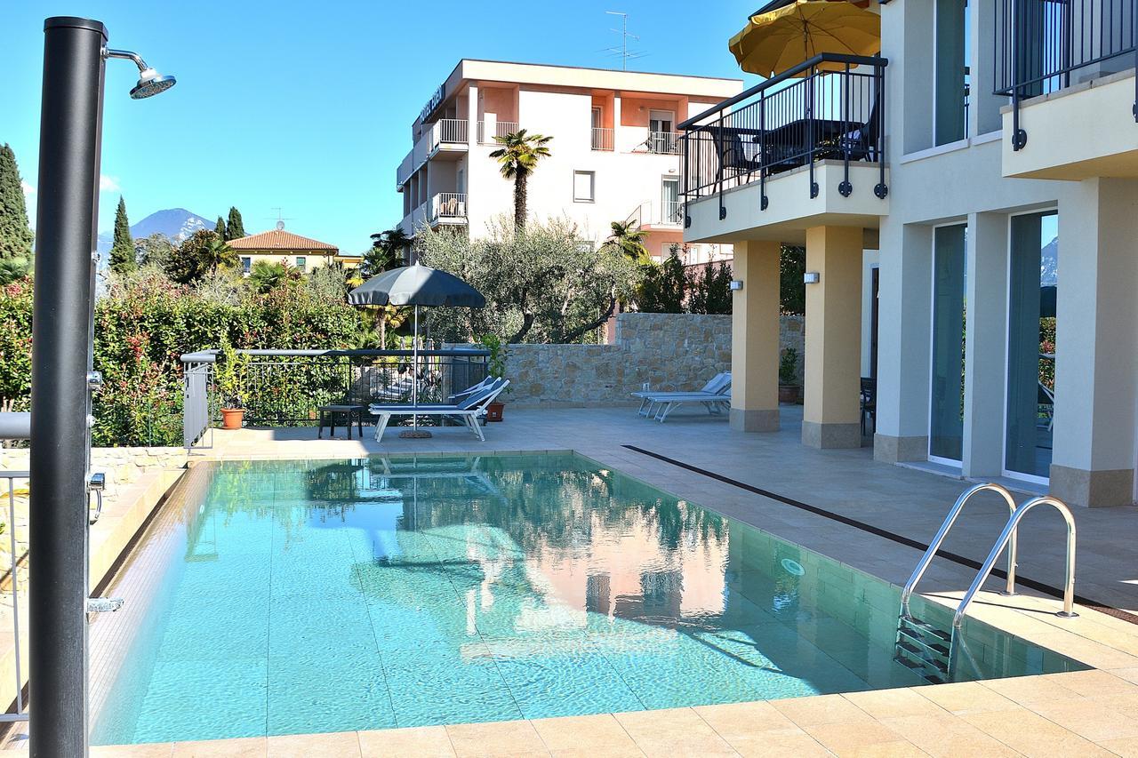 South Apartment With Pool Torri Del Benaco Esterno foto
