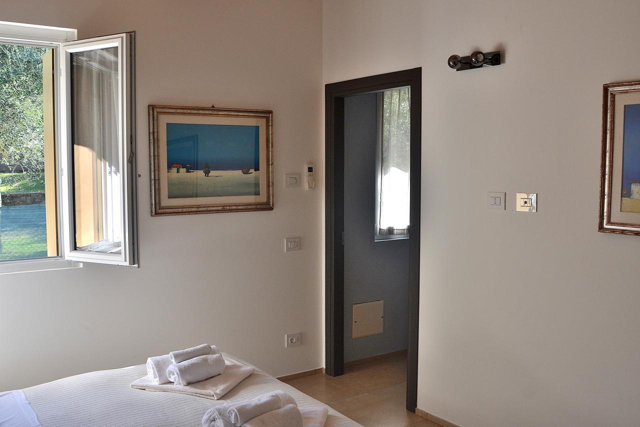 South Apartment With Pool Torri Del Benaco Esterno foto